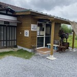 さるのパンや - 目立たないお店　通り過ぎるでしょう　　　　駐車場は店前に７台