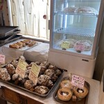 さるのパンや - ほんとに品揃え　すごいわo(^-^)o