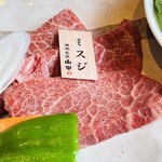 焼肉名匠 山牛 - 