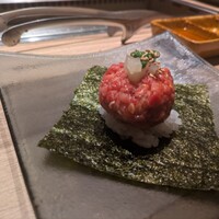 東京焼肉 黒木 - 牛トロタク手巻き