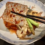 中目黒 若狭 - 〈チェジュ島の太刀魚と鮑の煮付け〉太刀魚