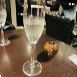 ハチカフェ - 食べログで予約の特典ウェルカムドリンク　ライチサイダー