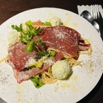 ハチカフェ - ジェノベーゼクリームチーズが食べ応え満点で最高です