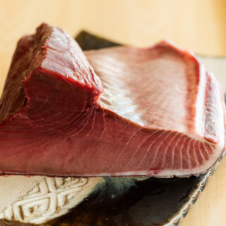塩釜の一頭買いマグロを贅沢に味わう。希少部位も