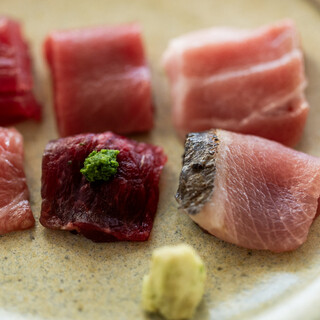 旬の食材と豊富な品数で魅せる、熟練技のおまかせコース