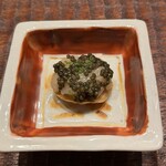 308680468 - 帆立のお刺身 キャビア 蕎麦の煎餅