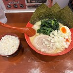 横浜家系ラーメン 赤家 西川口店 - 