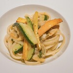 三和 - アサリとズッキーニのリングイネ
