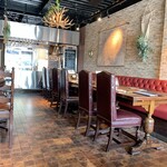 肉とチーズ Jajaja - 店内　落ち着いた大人の雰囲気♡