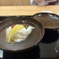 澤田 - 葛打ちアコウ（正式名：雉羽太、2kg、雄）、素麺瓜
                      （正式名：金糸瓜）＆オクラ＆梅肉載せ、真昆布（北海道産）&本枯節（鹿児島県枕崎産）のお出汁に醤油を3滴
                      注したお出汁のお椀