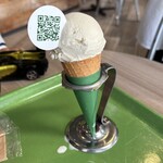 EAT EAT EAT - ( ๑´•ω•)۶”マダガスカルバニラアイス