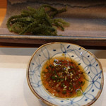 寿司栄 - お通しの海ぶどう