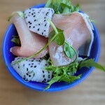 OCTAVAR - 生ハムと季節のフルーツのジャルダン風　甘酒のドレッシング