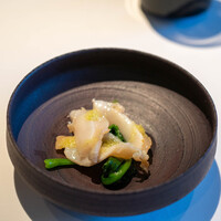 レストラン オオツ - 2025.7 那珂湊根本兄弟ツブ貝 エシャロットと山葵のソース ツルムラサキ