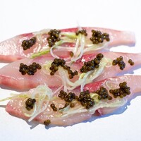 レストラン オオツ - 2025.7 会瀬漁港大内商店脳〆ヒラマサ キャヴィア ゆずもファーム産うぐいす四葉きゅうり トマトと薄口醤油のビネグレット