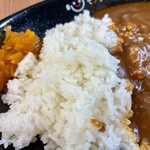 타쿠니시 파킹 에리아 노보리 - 밥은 220g 정도로 넉넉하게 제공됩니다.
                      후쿠진즈케가 있어 기쁩니다.