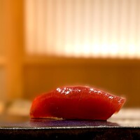 鮨 さいとう 麻布台 - 赤身。 瞬間漬けです。 非常に上質。 鼻に抜ける香りがたまりません。