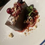 ベジタブル&グリル TORETATE petit - ショコラテリーヌ　ナッツとベリーソース
