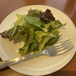 Restaurant Cafe CARO 高崎高島屋店 - ルッコラや水菜、サニーレタスのグリーンサラダ、ドレッシングが美味しい！