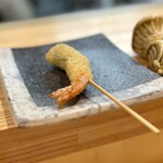 はい、串揚げです。 - 海老の紫蘇巻き