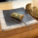 はい、串揚げです。 - オクラとモロヘイヤの春巻き
