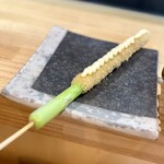 はい、串揚げです。 - アスパラの一本揚げ
