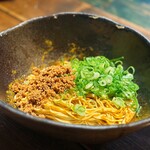 鉄板屋　我んが - 白いカレー汁なし担々麺