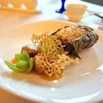 香桃 - 左：黒豚で包んだフォアグラ・ド・カナールの炒め
      　右：蓮の葉で包んだ炒飯