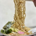 らー麺　Do・Ni・Bo - 平打ちのビロビロ太麺をリフトUP⤴️