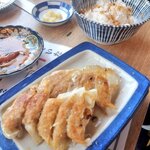 肉汁餃子と190円レモンサワー 難波のしんちゃん - 