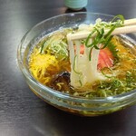 福神堂 - ぶっかけそうめんの麺持ち上げ