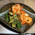 焼肉ハウス大将軍 - キムチ盛り合わせ  きゅうりが何気に小さくて残念