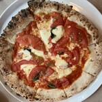 トラットリア ノラ･クチーナ - 豊栄産トマトのマルゲリータ