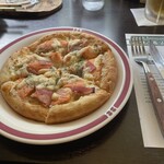 シャーロックホームズ - サーモンピザ¥1,690