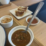 博多餃子工房 たね屋 - ちょこっとカレーと餃子。