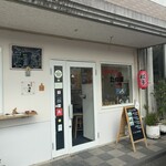 博多餃子工房 たね屋 - 洒落てるお店ですが、赤提灯。