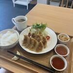 博多餃子工房 たね屋 - 妻の「博多たね屋定食」。