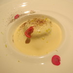 レフェルヴェソンス - 26年9月　リモンチェッロのババ、ホワイトラムのアイスクリーム、黒大豆、泡立てたアングレーズソースとベコニアの花