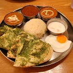 インド定食 ターリー屋 - 料理写真:3色カレー定食（カレー3種・ヨーグルト・ナン＆ライス）＊ナンはバジルナンに変更
