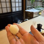 山玄茶 - 土鍋に残ったご飯は塩むすびにして下さいます。お腹はち切れそう！