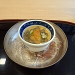 山玄茶 - 前菜は大好きな蓴菜と雲丹の冷たい茶碗蒸し。