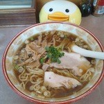 MENS CLUB 麺遊亭 - らぁめん大盛り650+100円　（後ろのアヒルちゃんはウエットテッシュでした。）