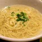 龍の翼 - 残ったスープに特製の細麺を投入！ハマグリエキスたっぷりの麺は絶品！（2014.09)