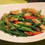 龍の翼 - 珍野菜花韮（ハナニラ）と阿部鶏のオイスターソース炒め(2014.09)