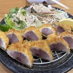 女川魚市場食堂 - ドーンとレアアジフライ定食。