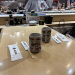 磯寿司 くるくる丸 - テーブル席