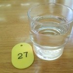 腸詰屋 - 食券(?)と水