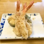 天ぷら よこい - ●一皿目
      ・ズッキーニ
      ・鰆
      ・海老