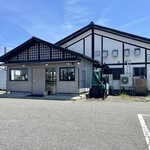 魚丸製麺 - 天気が良きなら立山連峰見ながら食べるが良いわん。