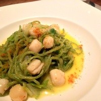 Cucina Italiana 東洞 - バジル入り自家のパスタ。ホタテ貝柱～これは最高！